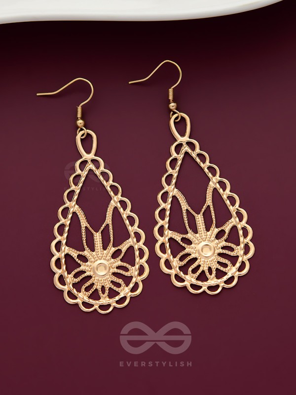 The Intricate Teardrops - Casual Golden Earrings