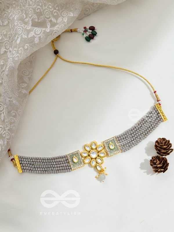 THE ETHERAL ELEGANCE - SET OF STATEMENT CHOKER AND EARRINGS (GREY)