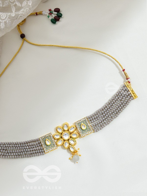 THE ETHERAL ELEGANCE - SET OF STATEMENT CHOKER AND EARRINGS (GREY)