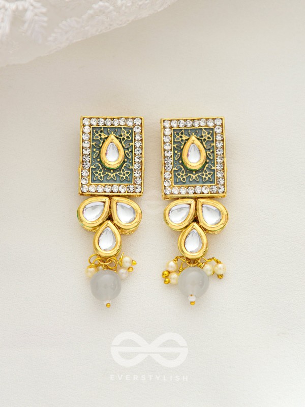 THE ETHERAL ELEGANCE - SET OF STATEMENT CHOKER AND EARRINGS (GREY)