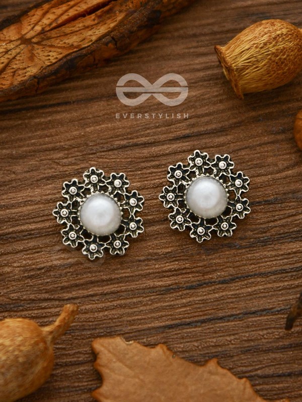 Pearl in a garden - Tiny Trinket Earrings