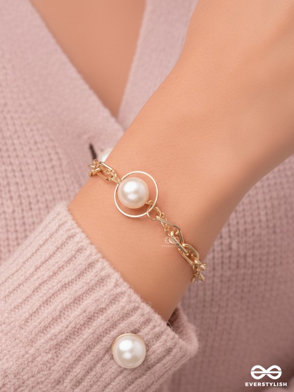 Pearl-Fectly Golden - Golden Layered Chain Bracelet