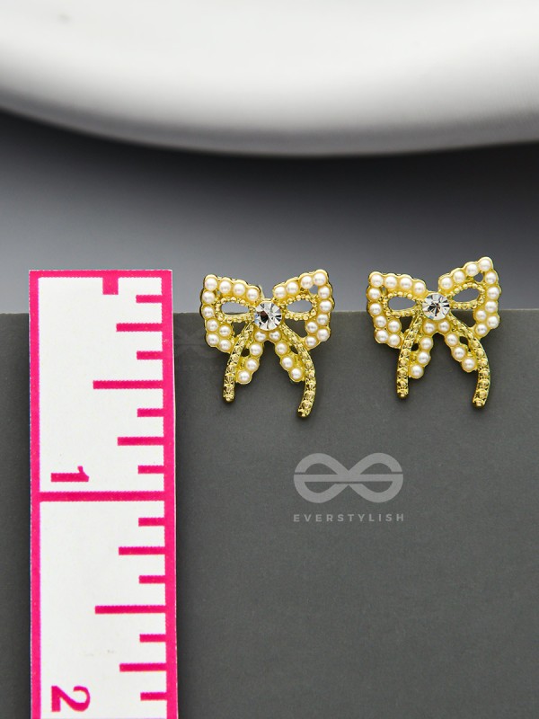 Pearlescent Cravats- Gem Stone and Pearls Studded Golden Earrings 