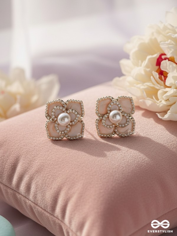 RADIANT DEWFLOWER - GOLDEN ENAMELLED STUDS (WHITE)