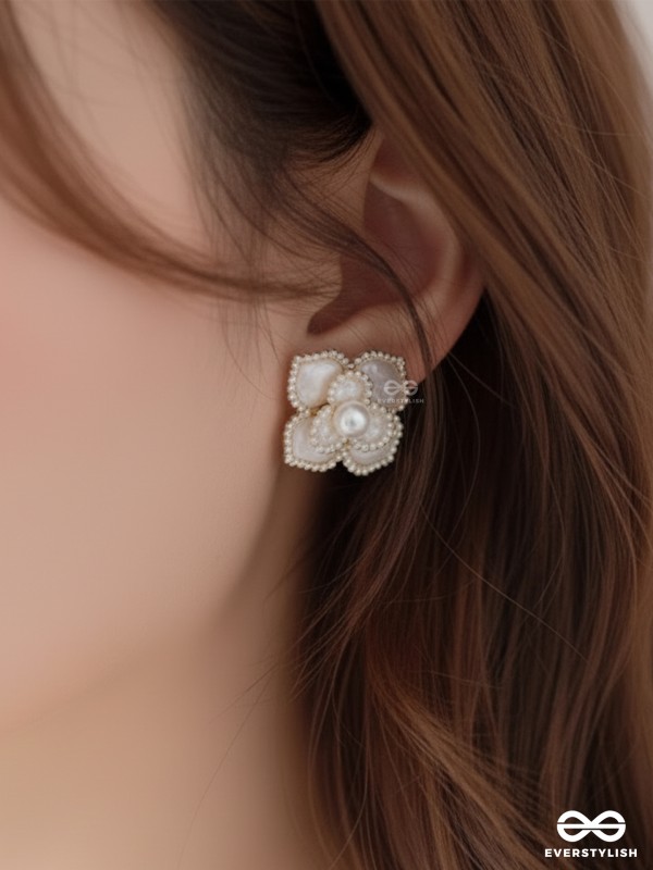 RADIANT DEWFLOWER - GOLDEN ENAMELLED STUDS (WHITE)