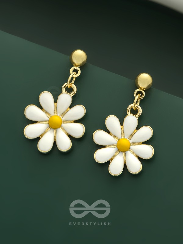 Dewy Daisies - Chic Enamelled Earrings