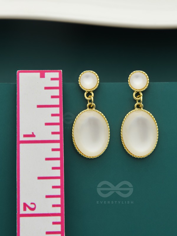 The Magic Mirror- Classy Golden Earrings (Pearl White)