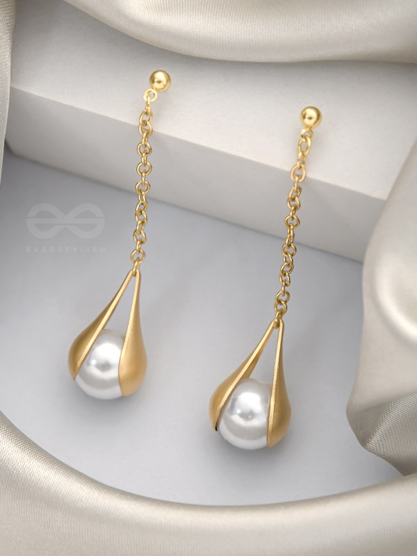The Hanging Moon- Golden Pearl Earrings