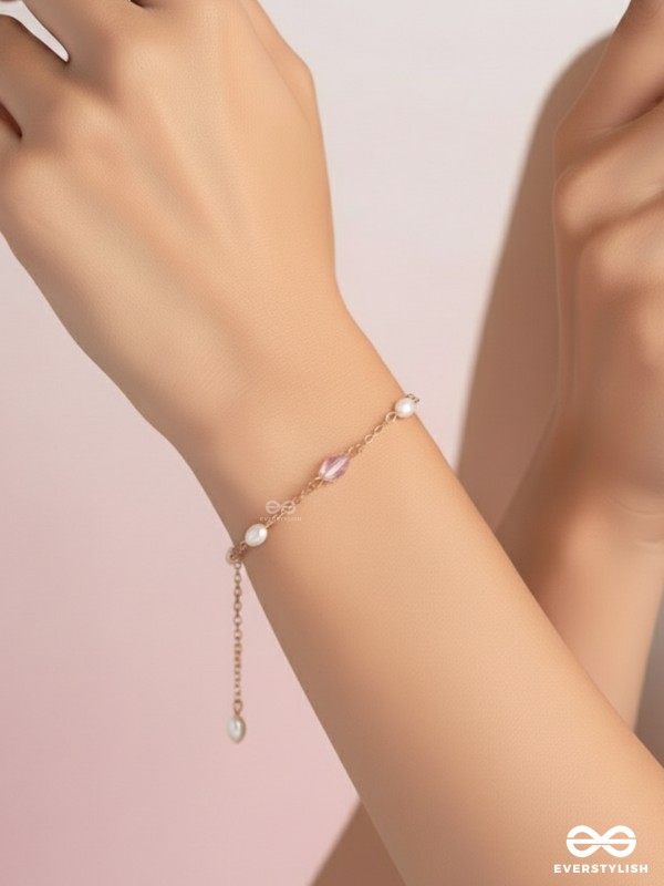 The Sunlit Beach- Pearls and Crystal Studded Golden Bracelet