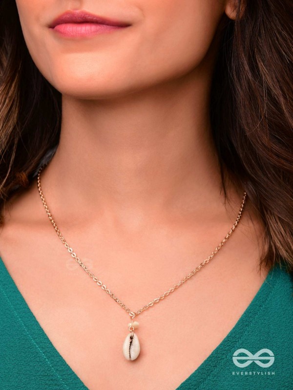 Beach Nostalgia- Golden Seashell Necklace With Anti-Tarnish Coating