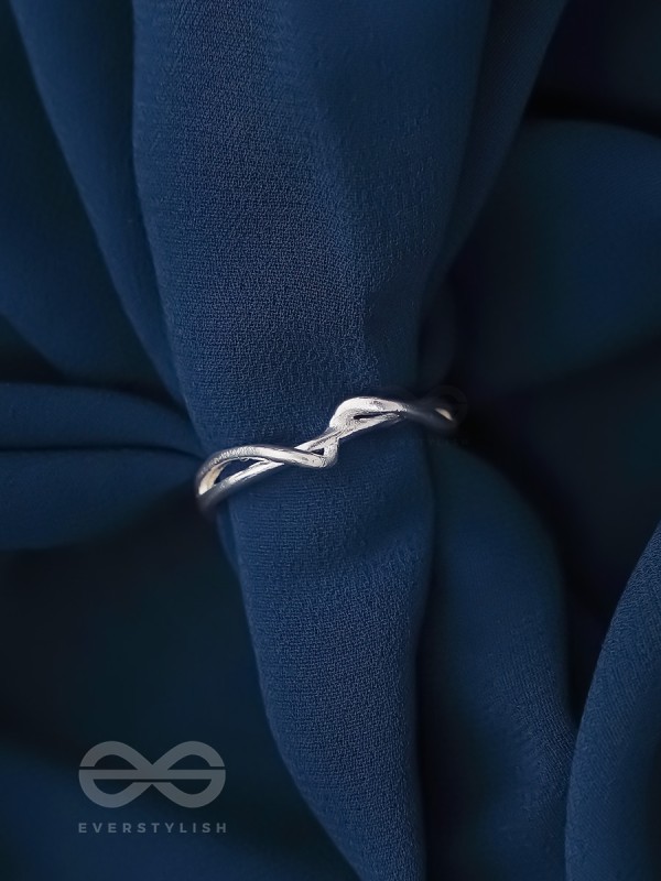 The Twisted Vine- Elegant Silver Ring