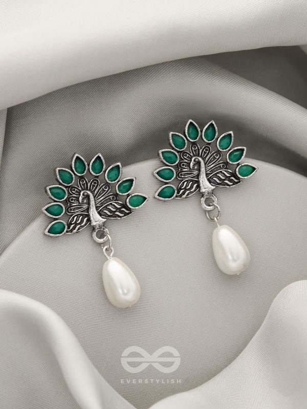 The Peacock Crown- Oxidised Pearl Earrings