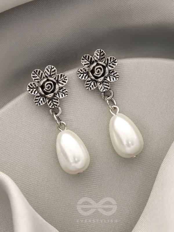 The Frosty Dewdrop- Oxidised Pearl Earrings