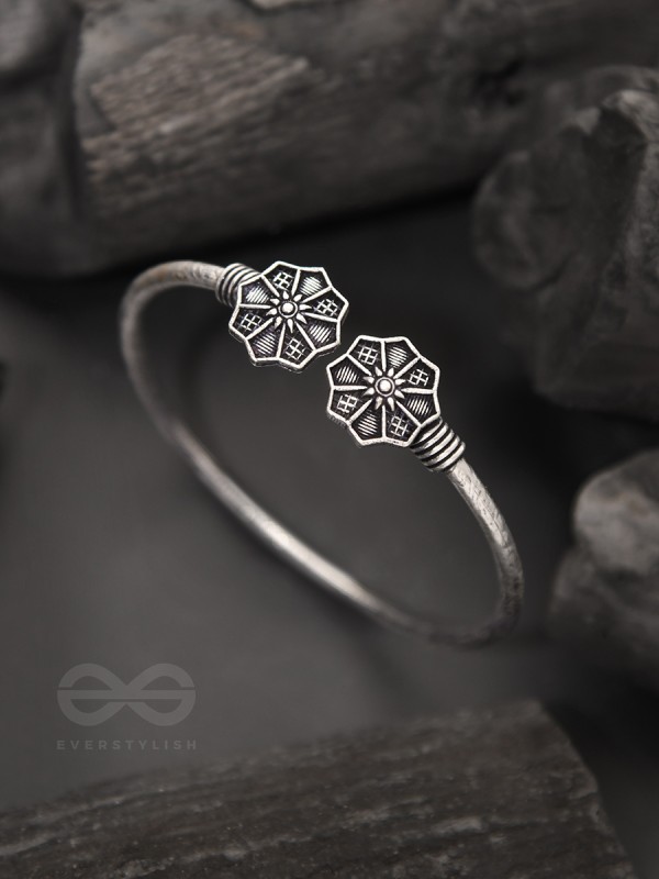 Misty Snowflakes- Oxidised Bangle Bracelet