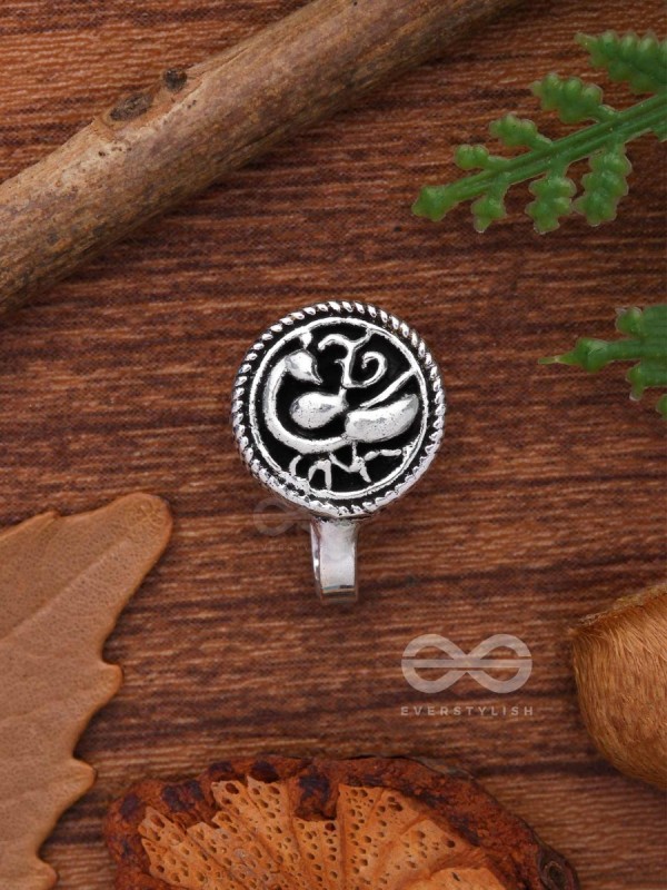 THE MAJESTIC AVIAN - OXIDISED NON-PIERCED NOSERING