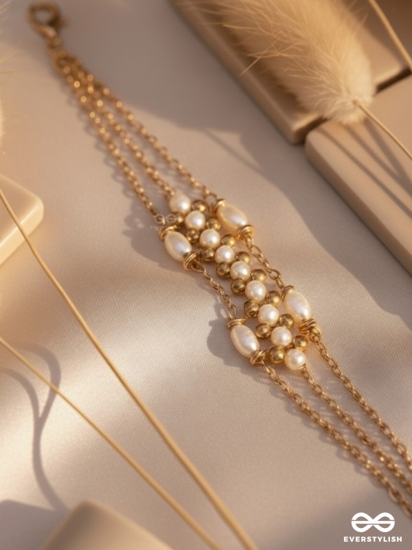 THE VANILLA SWIRL - DELICATE HANDMADE BRACELET