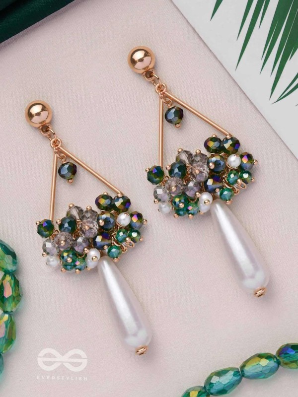 THE WILD HANGINGS - TRIANGLE DROP EARRINGS (GREEN)