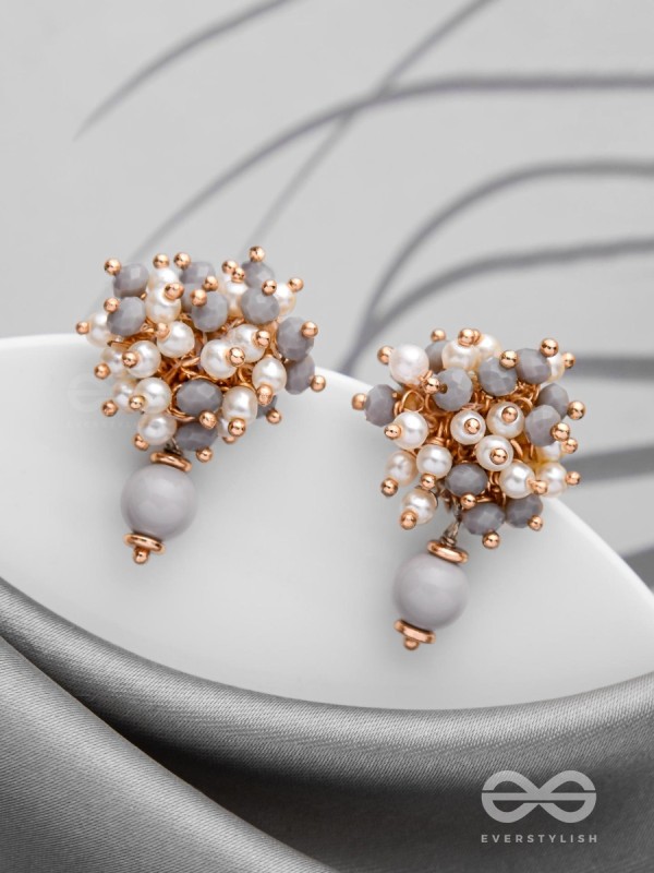 THE GRACEFUL BLOOMS - CASUAL PEAL EARRINGS