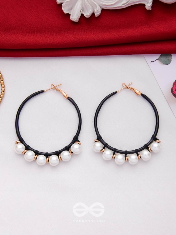 SLEEK AND CHIC CIRCLES - PEARL HOOP EARRINGS 