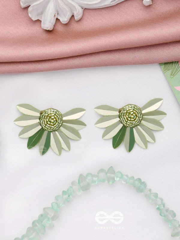 THE ENCHANTED FERNS - FLORAL STUD EARRINGS (GREEN)