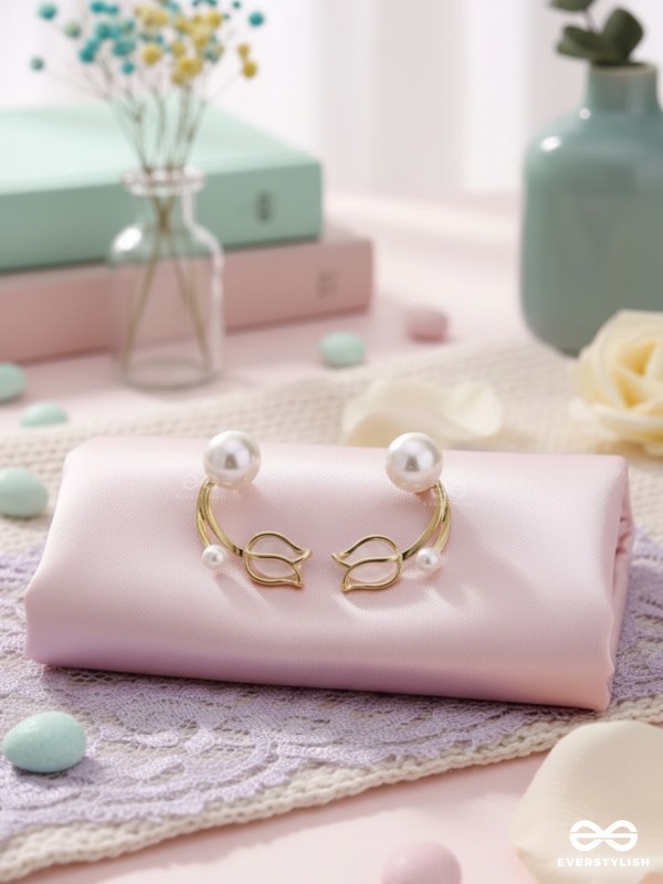 WHITE LIKE TULIPS - GOLDEN PEARL STUDS