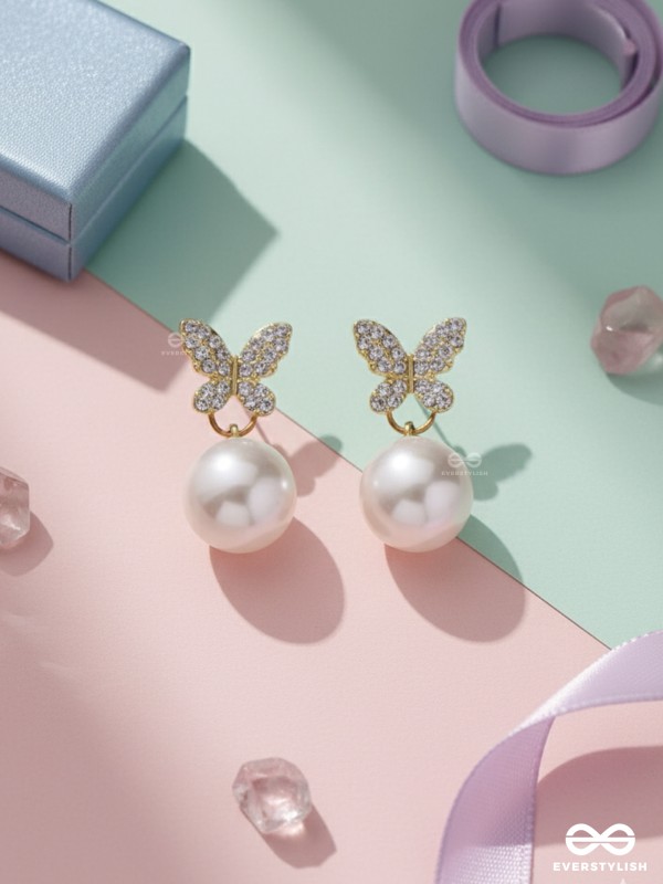 FLY AWAY WITH ME - GOLDEN PEARL EARRINGS