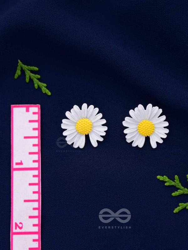 FORGET-ME-NOT - CASUAL STUD EARRINGS (WHITE)