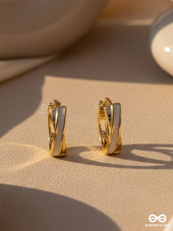 MINI ME - GOLDEN ENAMELLED EARRINGS (WHITE)