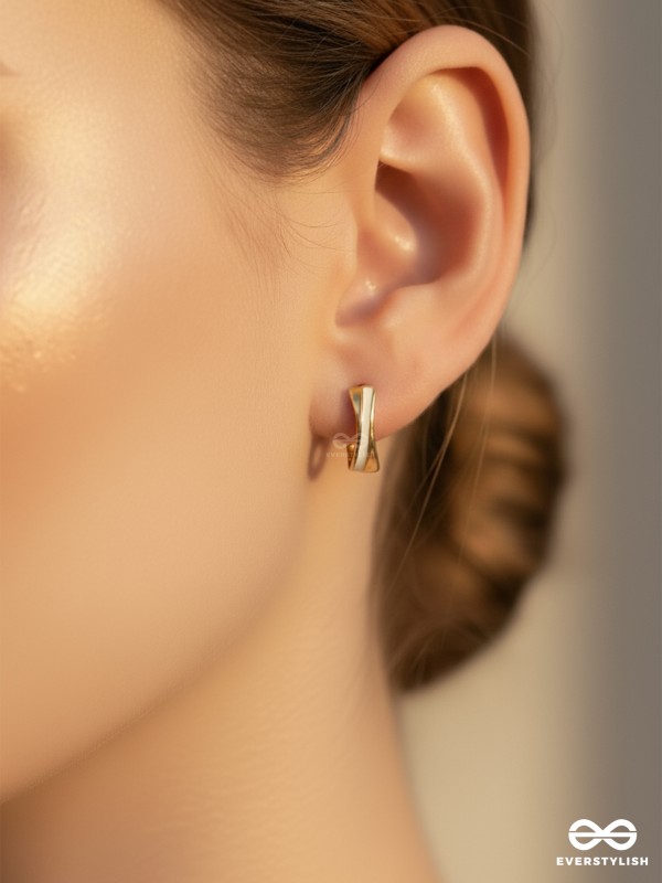 MINI ME - GOLDEN ENAMELLED EARRINGS (WHITE)