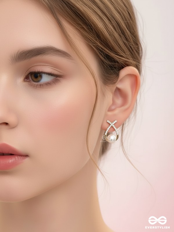 PEARLING WONDER - GOLDEN PEARL STUDS