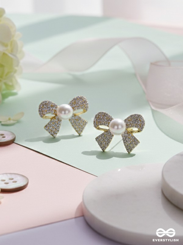 KNOT-A-LOT - GOLDEN PEARL SPARKLING STUDS