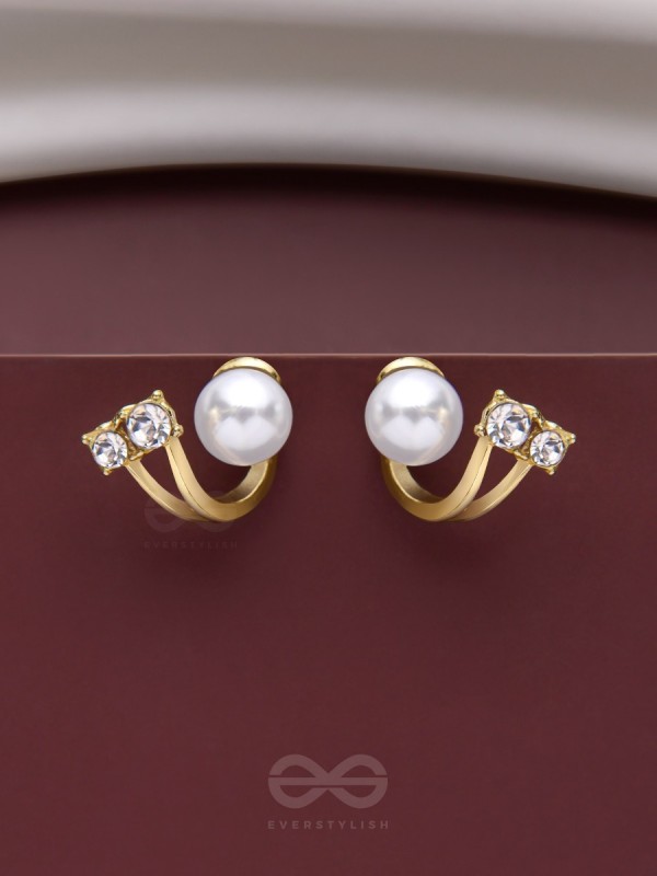 A BLINGING PEARL - GOLDEN STUDS