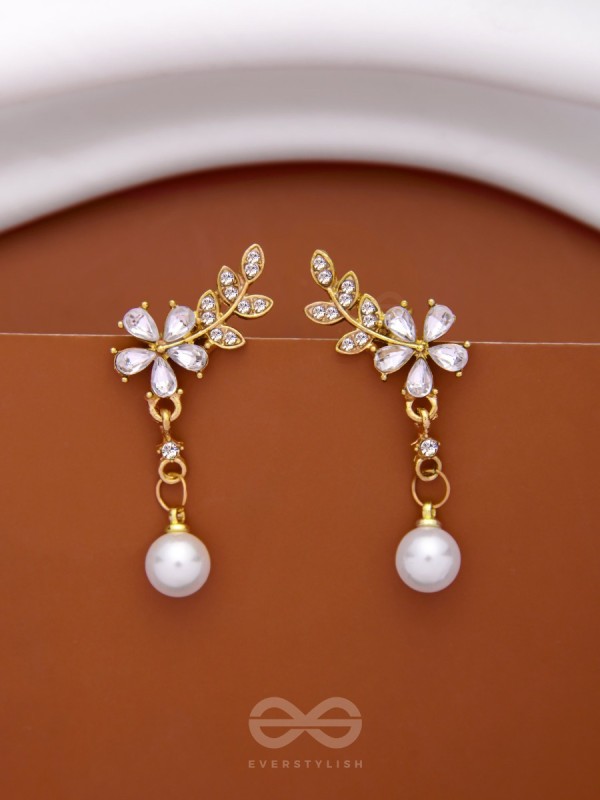 LIFE IN FULL BLOOM - SPARKLING PEARL EARRINGS