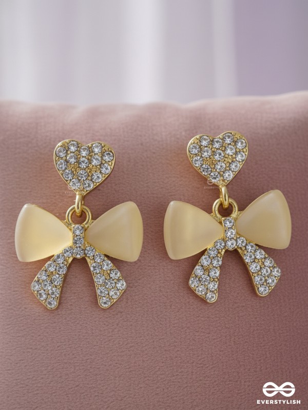 DARLIN' BOW DOWN - GOLDEN SPARKLING EARRINGS