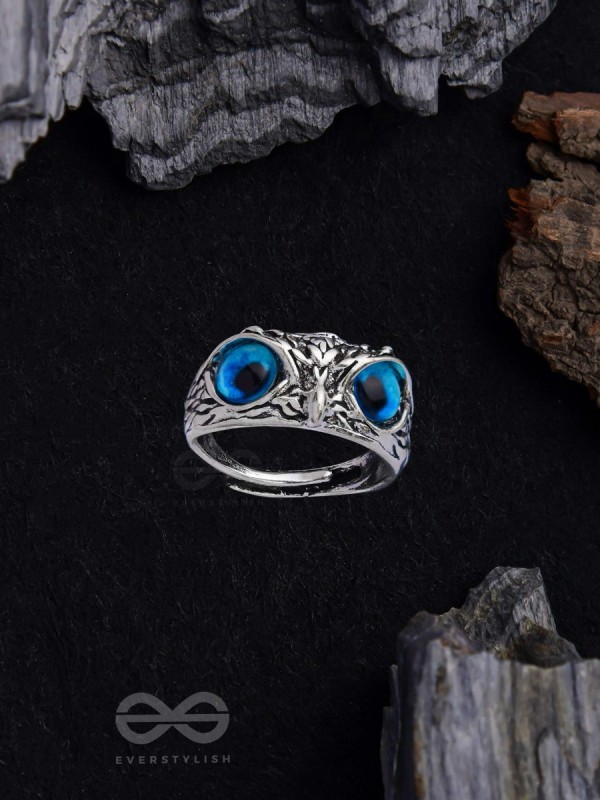 A KNOW-IT-OWL - BLUE EYED SILVER RING