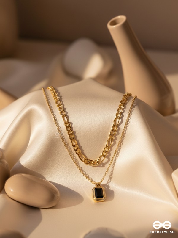 OUT OF THE DARK - BLACK MULTILAYERED NECKPIECE