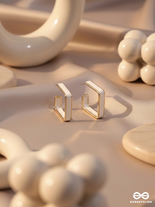 ONCE UPON A SQUARE - GOLDEN ENAMELLED EARRINGS (WHITE)