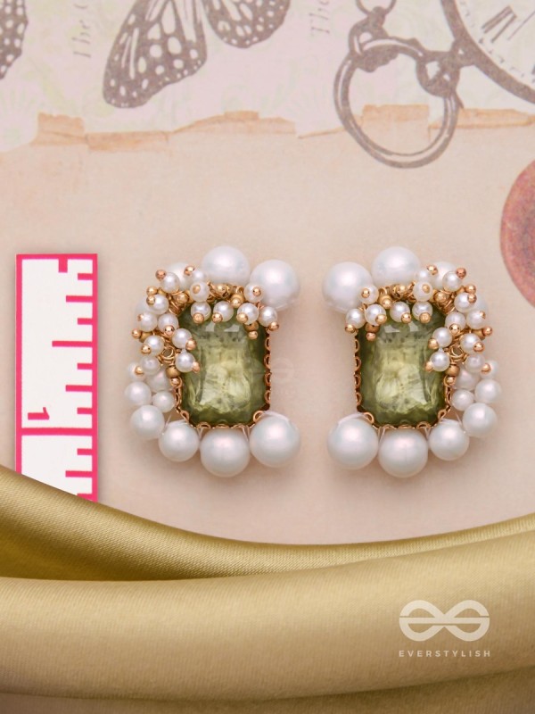 Varkshya - The Shining Forest - Green Pearl Stud Earrings