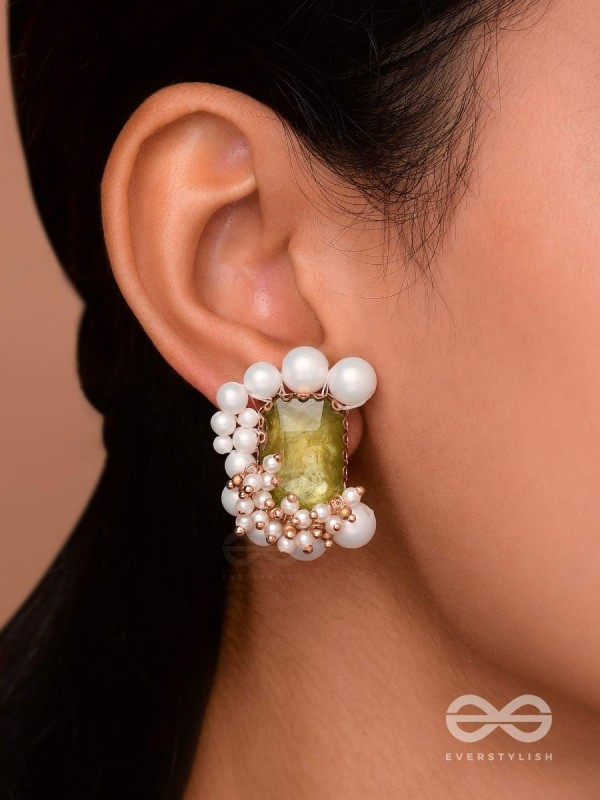 Varkshya - The Shining Forest - Green Pearl Stud Earrings