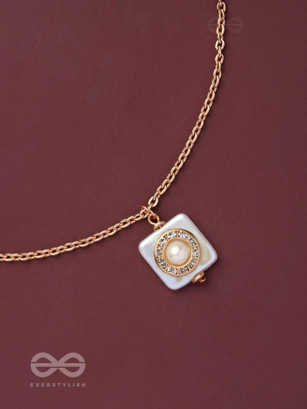 Vanilla Ice Dream - Casual White Neckpiece With Anti-Tarnish Coating 