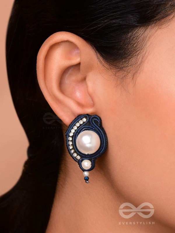 MANIPRAKASA - THE PEARL ILLUMINATION - BEADS AND PEARLS EMBROIDERED STUD EARRINGS