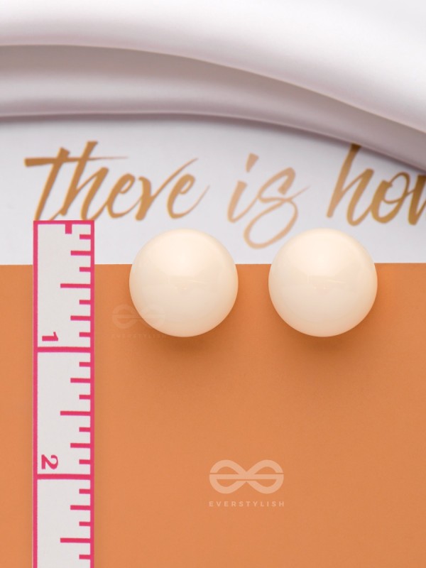 HOPPIN' HAPPINESS - WHITE STATEMENT STUD EARRINGS