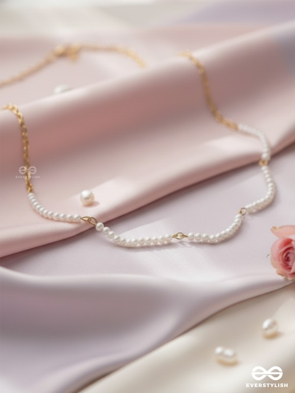 Pure Pearl Radiance - Casual Golden Neckpiece With Anti-Tarnish Coating 