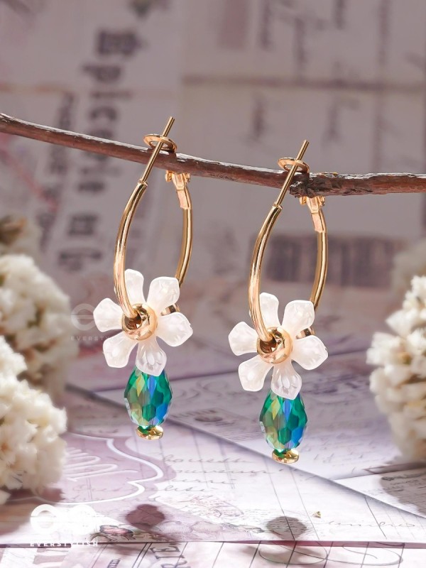 ENCHANTING FLOWERS - GOLDEN HOOP EARRINGS