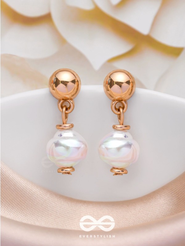 THE MOONBEAM PEARLS - GOLDEN EMBELLISHED EARRINGS