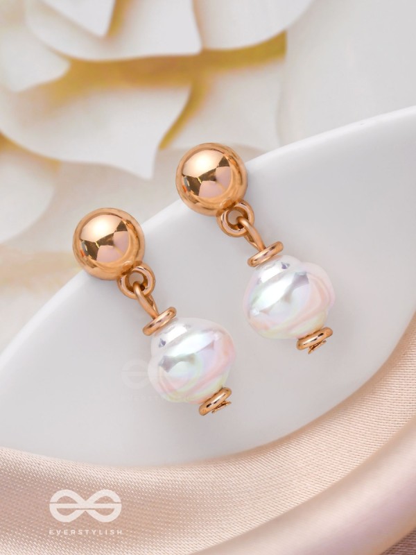 THE MOONBEAM PEARLS - GOLDEN EMBELLISHED EARRINGS