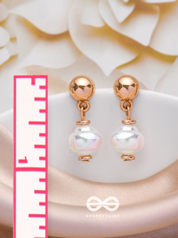 THE MOONBEAM PEARLS - GOLDEN EMBELLISHED EARRINGS