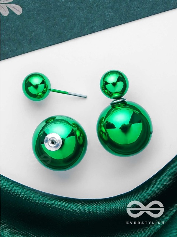 GIGGLES & GLITTERS - GREEN PEARLS STUD EARRINGS