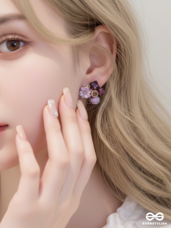 PETAL POP – CHARMING STUDS IN PURPLE SHADES WITH FLOWER DETAILS