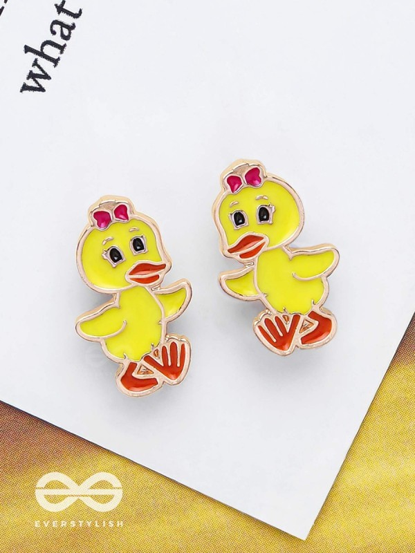 THE TWEETY PIE - GOLDEN EMBELLISHED STUD EARRINGS